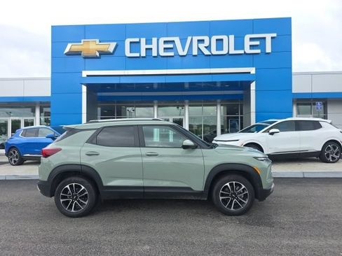 Used 2026 Chevrolet TrailBlazer LT AWD/4WD image 2