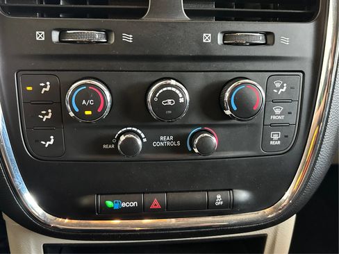 Used 2019 Dodge Grand Caravan SE FWD image 35