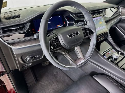 Used 2023 Jeep Grand Cherokee Overland w/ Luxury Tech Group IV image 9