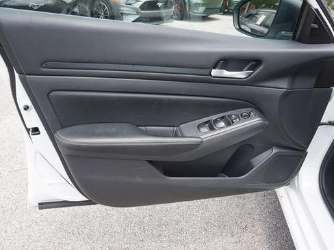 Used 2025 Nissan Altima 2.5 SV FWD image 21