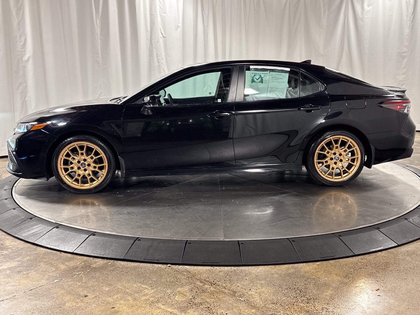 Used 2024 Toyota Camry SE w/ Convenience Package FWD image 8