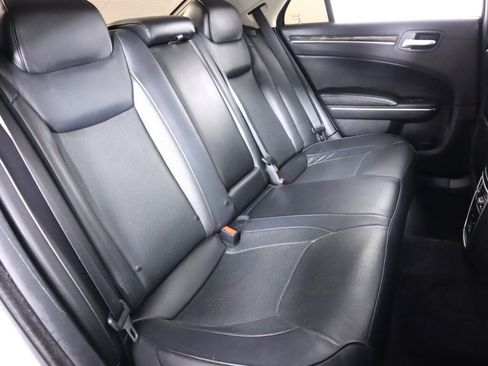 Used 2016 Chrysler 300 C RWD image 38