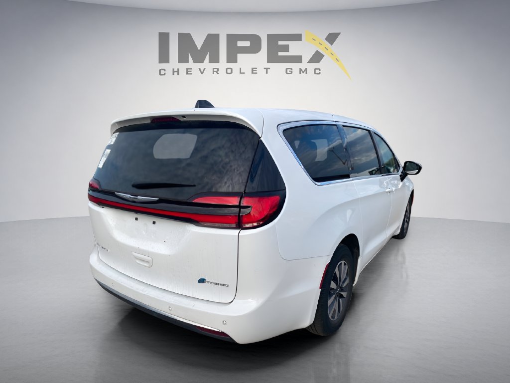Used 2024 Chrysler Pacifica Limited FWD image 5