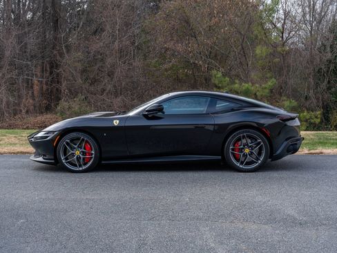 Certified 2022 Ferrari Roma image 3