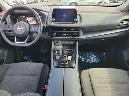 Used 2023 Nissan Rogue SV image 9