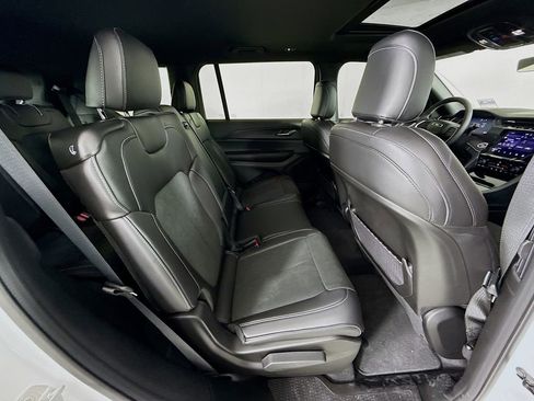 New 2025 Jeep Grand Cherokee L Altitude image 28