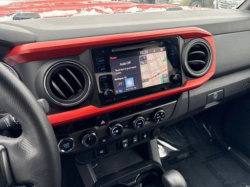 Used 2018 Toyota Tacoma TRD Sport image 16