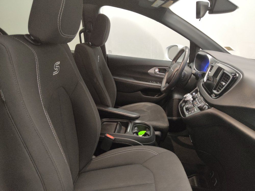 Used 2018 Chrysler Pacifica Touring Plus w/ S Appearance Package FWD image 21