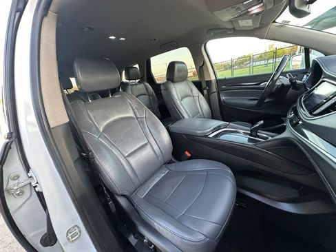 Used 2020 Buick Enclave Essence image 36