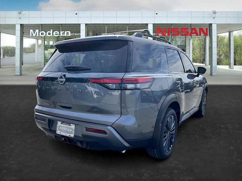 New 2026 Nissan Pathfinder SL image 4