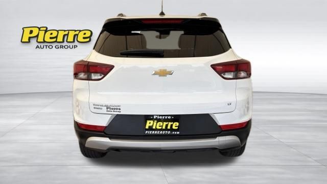 Used 2025 Chevrolet TrailBlazer LT AWD/4WD image 2