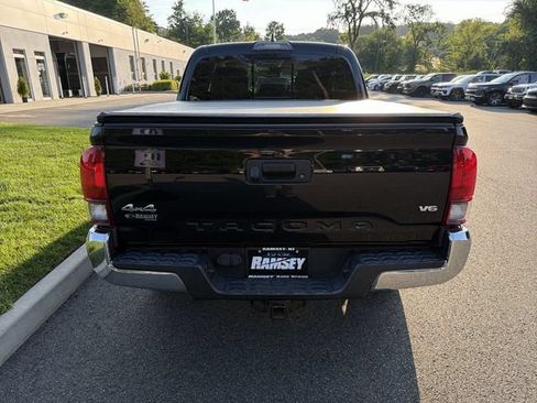 Used 2018 Toyota Tacoma SR5 AWD/4WD image 7