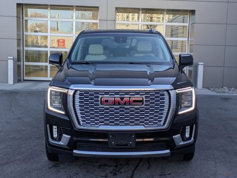Used 2023 GMC Yukon XL Denali image 9