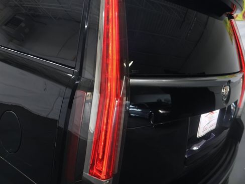 Used 2015 Cadillac Escalade ESV Premium image 26