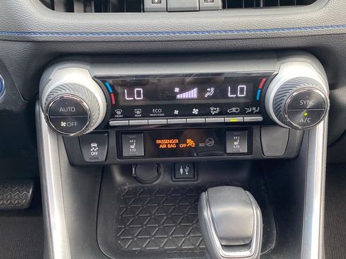 Used 2019 Toyota RAV4 XSE AWD/4WD image 16