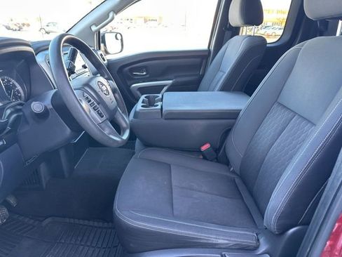 Used 2018 Nissan Titan SV image 28
