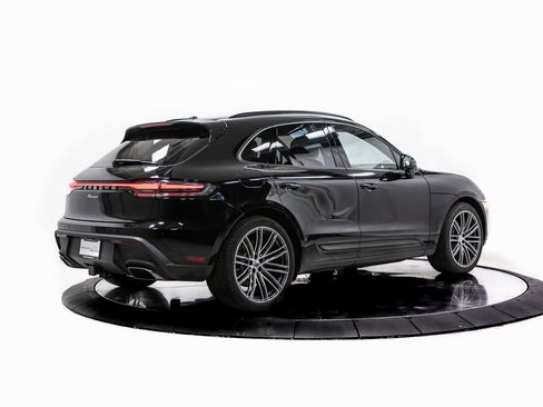 Certified 2025 Porsche Macan image 7
