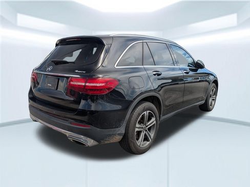 Used 2019 Mercedes-Benz GLC 300 4MATIC image 2