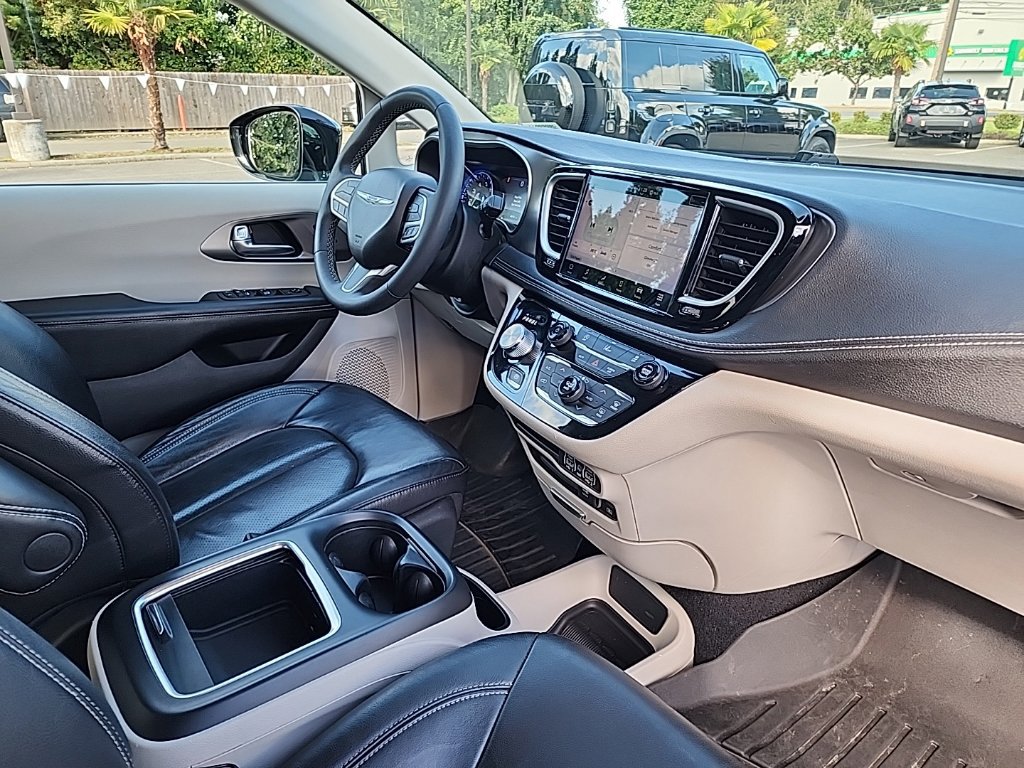 Used 2022 Chrysler Pacifica Touring-L FWD image 19