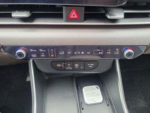 New 2026 Kia Carnival Hybrid FWD image 33