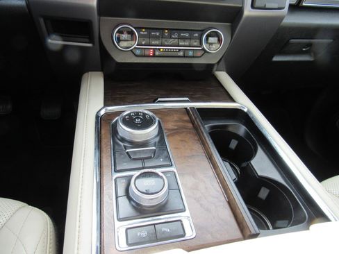 Used 2020 Ford Expedition Platinum image 29