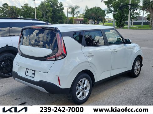Certified 2025 Kia Soul S FWD image 6