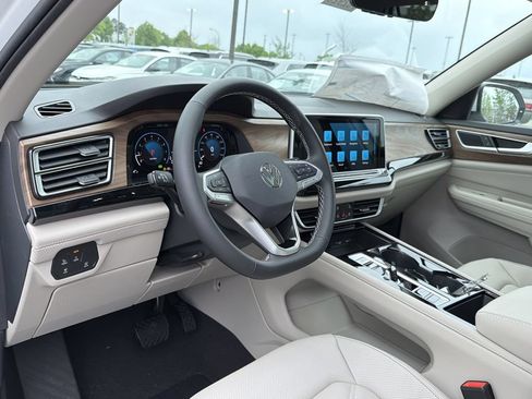 New 2026 Volkswagen Atlas SE FWD image 10