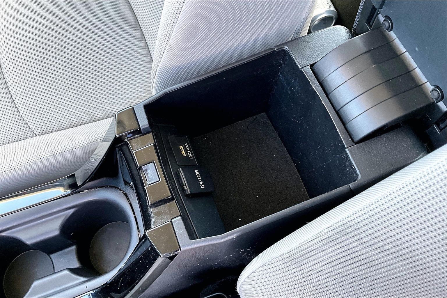 Used 2020 Toyota Corolla LE w/ Carpet Mat Package (TMS) FWD image 22