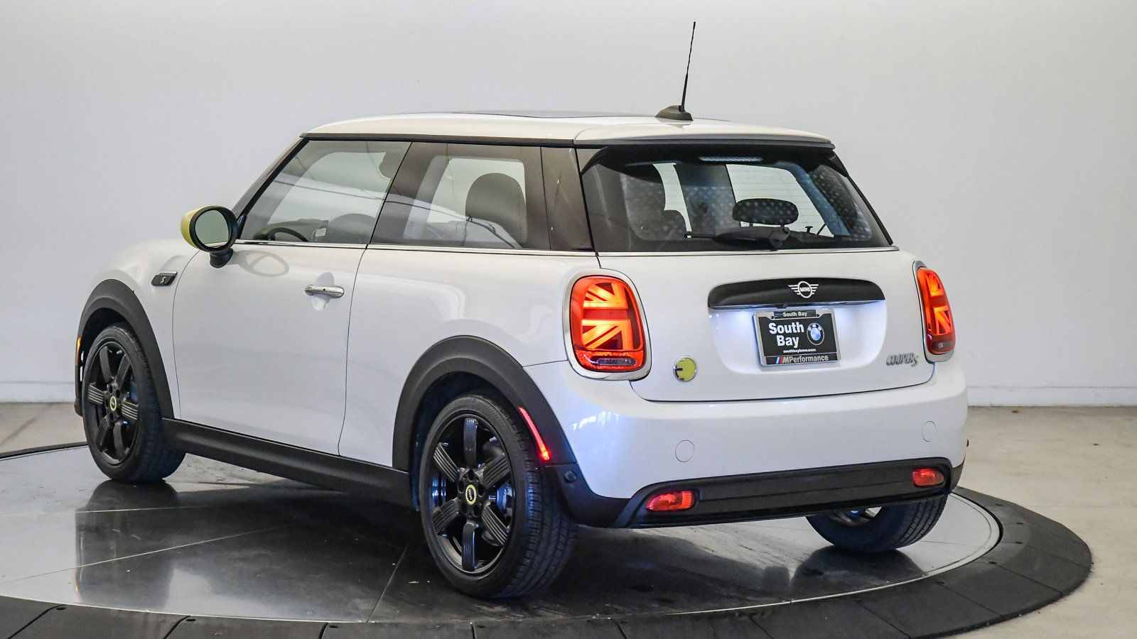 Used 2024 MINI Cooper SE FWD image 2