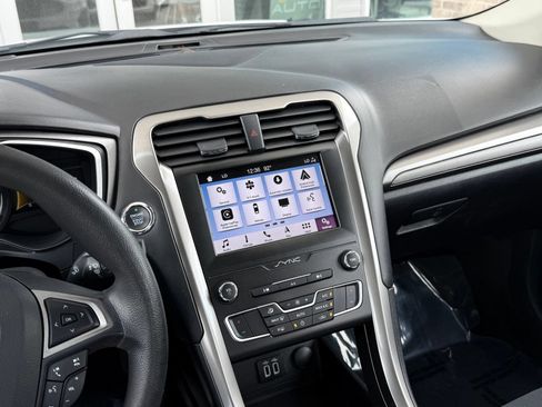 Used 2019 Ford Fusion SE FWD image 32