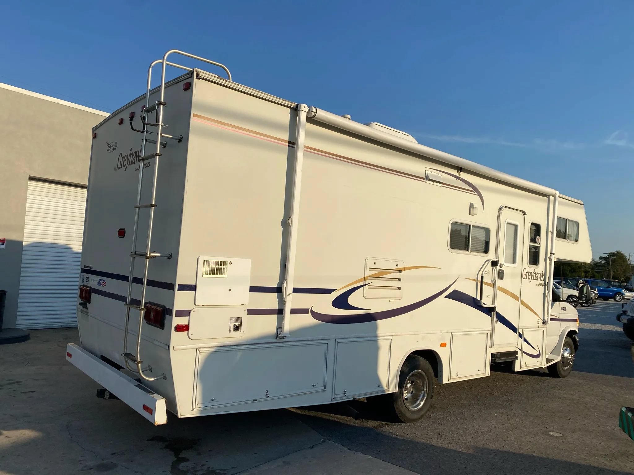 Used 2003 Ford E-450 and Econoline 450 RWD image 2