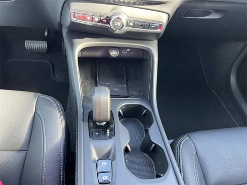 Used 2025 Volvo XC40 B5 Core w/ Climate Package image 35