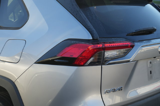 Used 2021 Toyota RAV4 LE FWD image 13