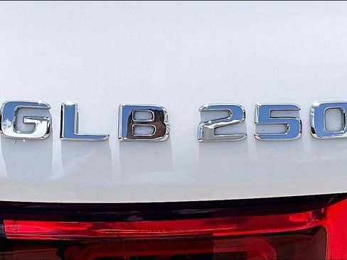 Used 2022 Mercedes-Benz GLB 250 image 33