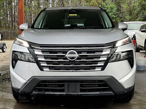 Certified 2025 Nissan Rogue SV image 7