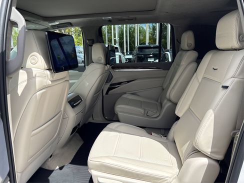 Certified 2025 Cadillac Escalade ESV Sport Platinum AWD/4WD image 12