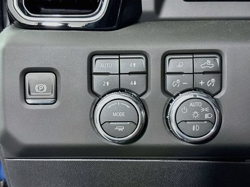 New 2026 GMC Sierra 3500 Denali Ultimate w/ LPO, Black Badging Package AWD/4WD image 10