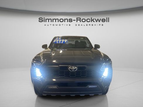 Used 2025 Toyota Tacoma SR5 image 3