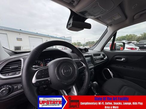 Used 2019 Jeep Renegade Latitude w/ Cold Weather Group AWD/4WD image 25