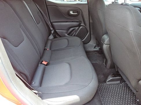 Used 2023 Jeep Renegade Latitude AWD/4WD image 14
