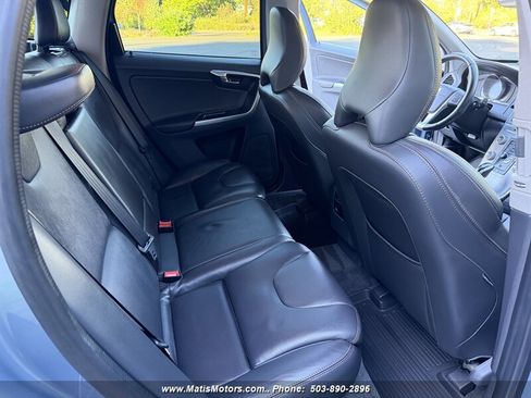 Used 2017 Volvo XC60 T6 Dynamic w/ Advanced Package image 12