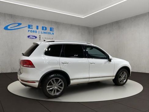 Used 2016 Volkswagen Touareg Sport image 7