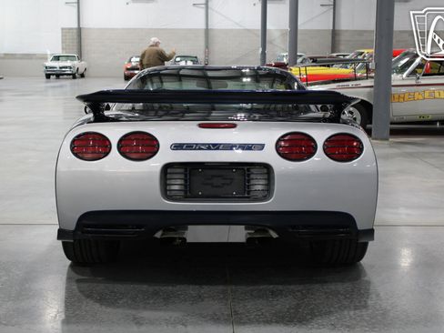 Used 2000 Chevrolet Corvette Coupe image 17