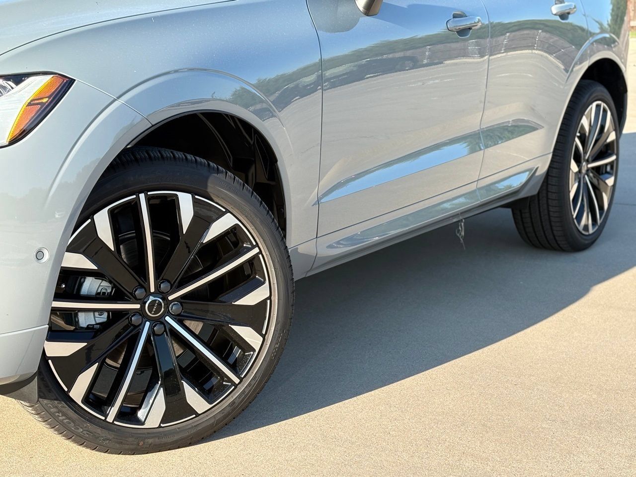 New 2026 Volvo XC60 B5 Ultra w/ Protection Package Premier AWD/4WD image 9