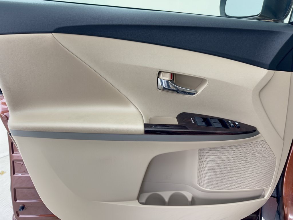 Used 2010 Toyota Venza w/ Convenience Pkg FWD image 14