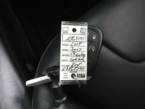 Used 2019 Jeep Cherokee Latitude Plus w/ Cold Weather Group image 33