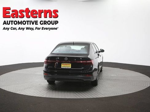 Used 2025 Volkswagen Jetta SE FWD image 37