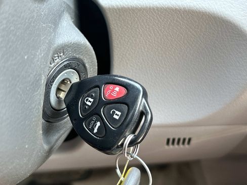 Used 2010 Toyota Camry LE image 32