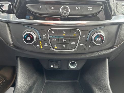 Used 2020 Chevrolet Traverse LT w/ LT Premium Package image 32