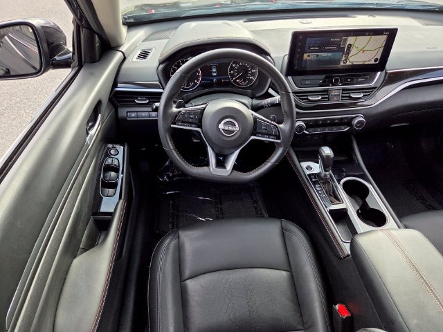 Used 2024 Nissan Altima 2.5 SR w/ SR Premium Package FWD image 7